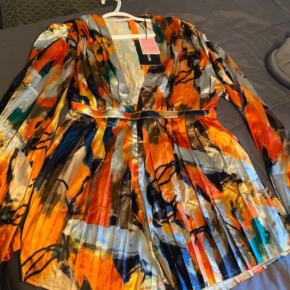 PRETTY LITTLE THING (PLT) Orange Abstract Pleated Playsuit / Romper Size 6 US - Picture 2 of 6